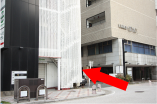 写真：アーバンホーリービル前