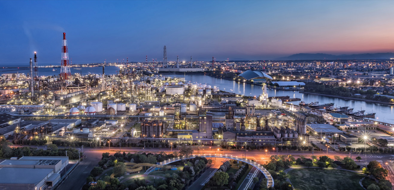 写真：四日市市の工場夜景