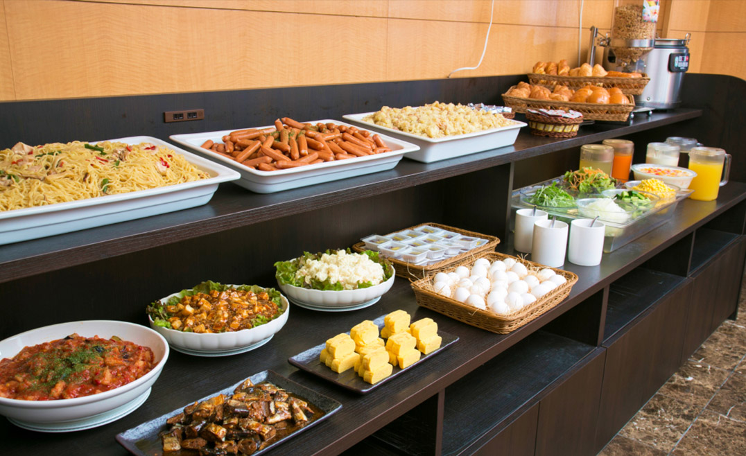 写真：ビュッフェスタイルの朝食