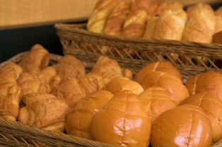 写真：5種類のパン